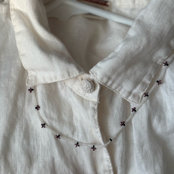 Elegant Pearl and Floral Necklace - Picture 6 of 7